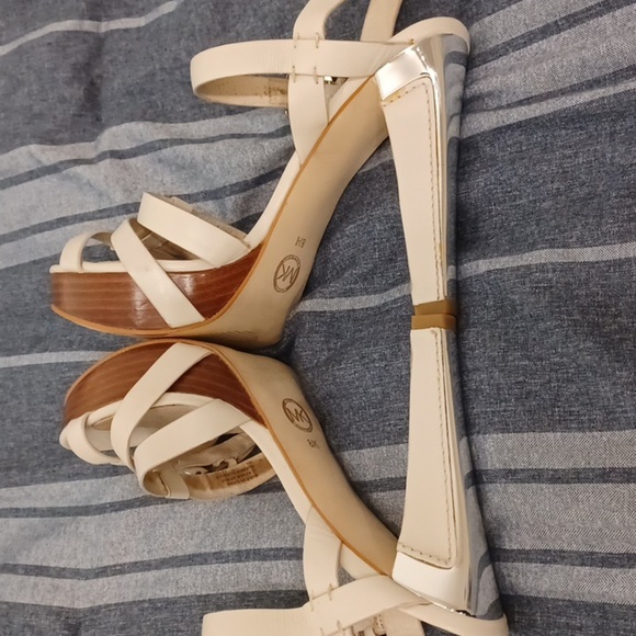 Michael Kors Ankle strap tan leather heels, silver trim heel, sz 8 - Picture 5 of 8